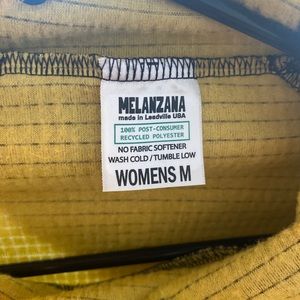 Women’s medium mustard melanzana.